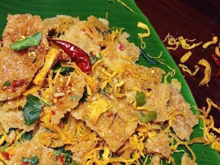 Cơm cháy khô gà