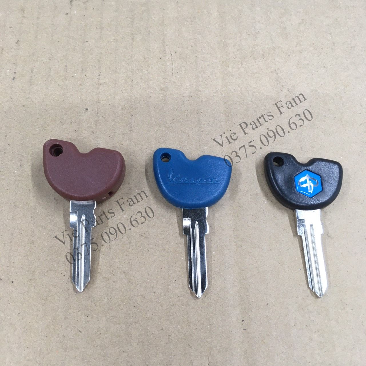 Chìa khóa xe máy Piaggio màu xanh, nâu, đen