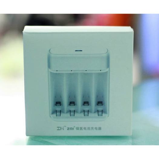 Bộ sạc pin AA - AAA ZMI ZI5ZI7 PB401 chính hãng Xiaomi