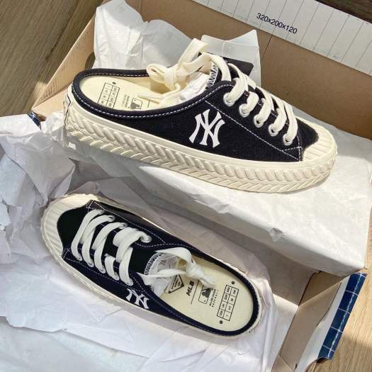Giày Sục Nữ MLB PLAYBALL MULE NEW YORK YANKEES BLACK