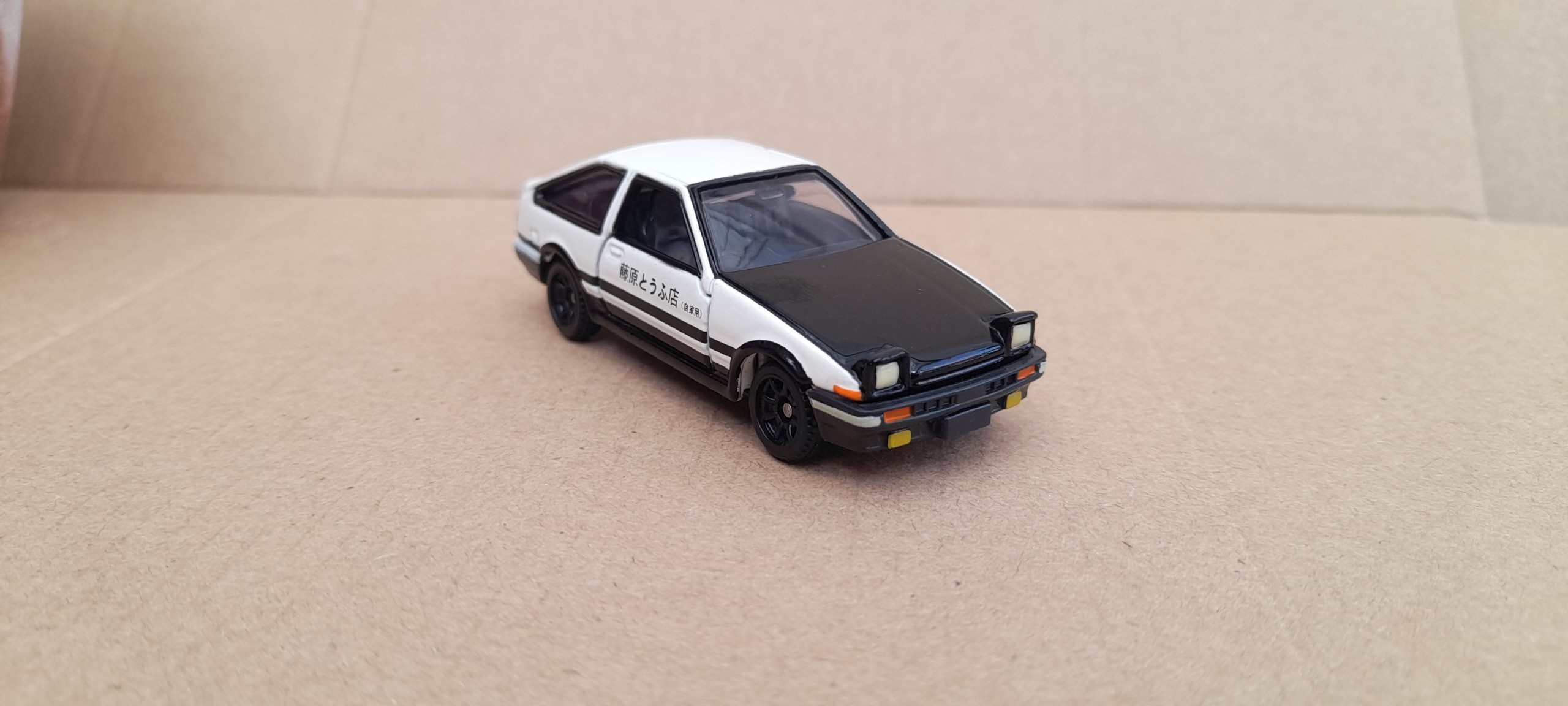 Xe mô hình Tomica - Xe Premium - Toyota SPRINTER TRUENO mở được cửa màu trắng và đen giá rẻ cho bé sưu tập