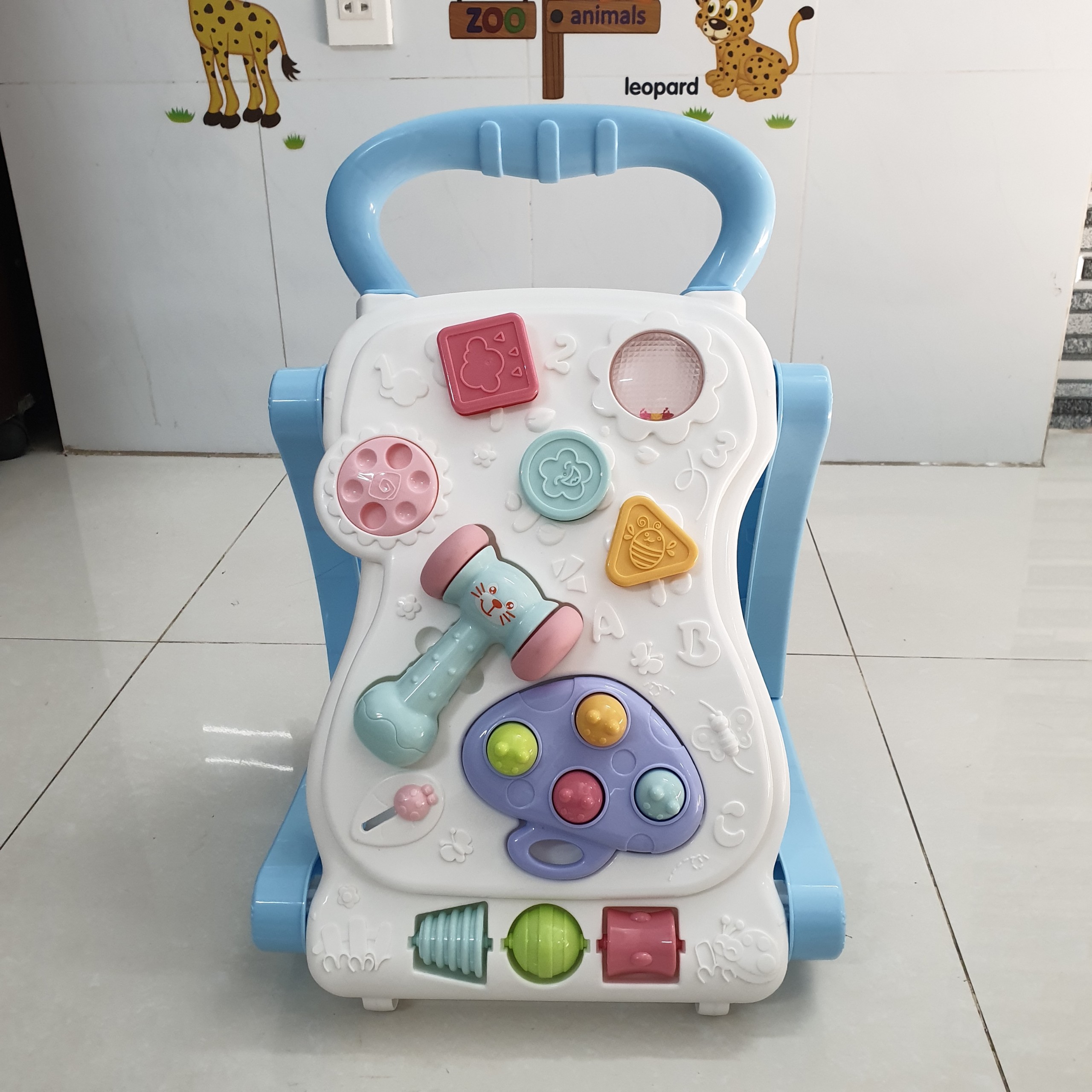 Xe đẩy xe tập đi kiêm bàn đồ chơi đa năng cho bé 9-15 tháng (Quà tặng khi mua tã bỉm Bobby size S M, L, XL, XXL)