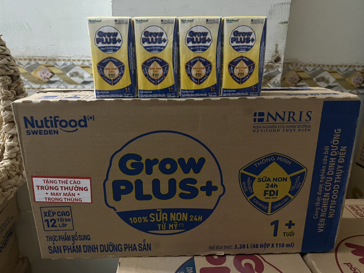 Thùng 48 hộp sữa bột pha sẵn nutifood growplus+ sữa non 110ml