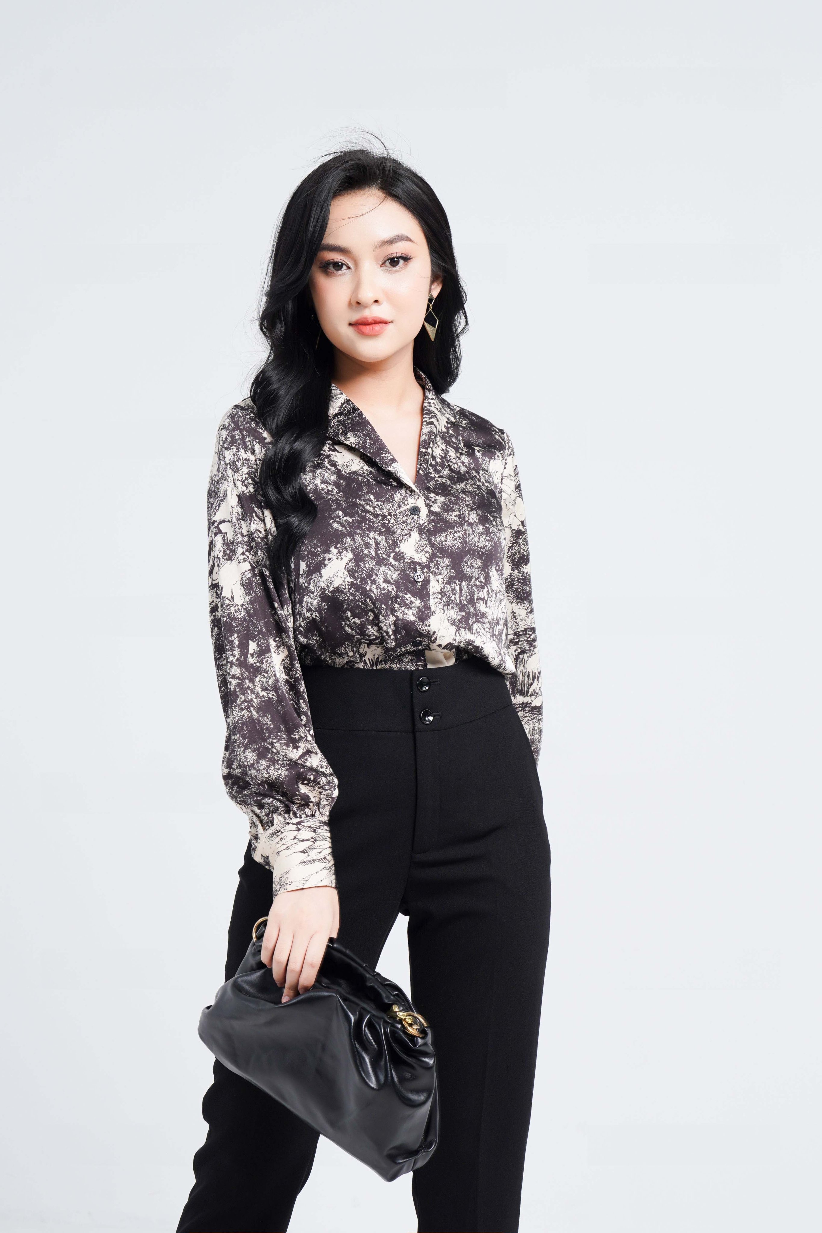 Áo sơ mi nữ chất liệu lụa họa tiết nâu đen VENUS