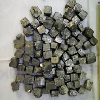 Vàng găm vụn phong thủy thiên nhiên - Diệp Linh