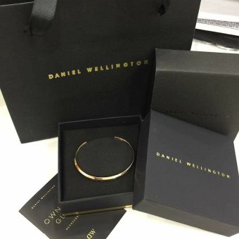 FULLBOX 1 Vòng cuff Daniel ,vòng tay Thép Không Rỉ Bảo Hành 1 Năm