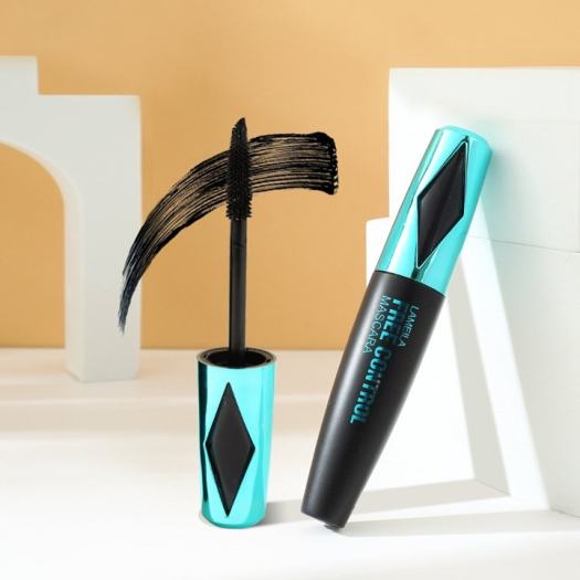 Mascara lâu trôi làm dày và dài mi tự nhiên