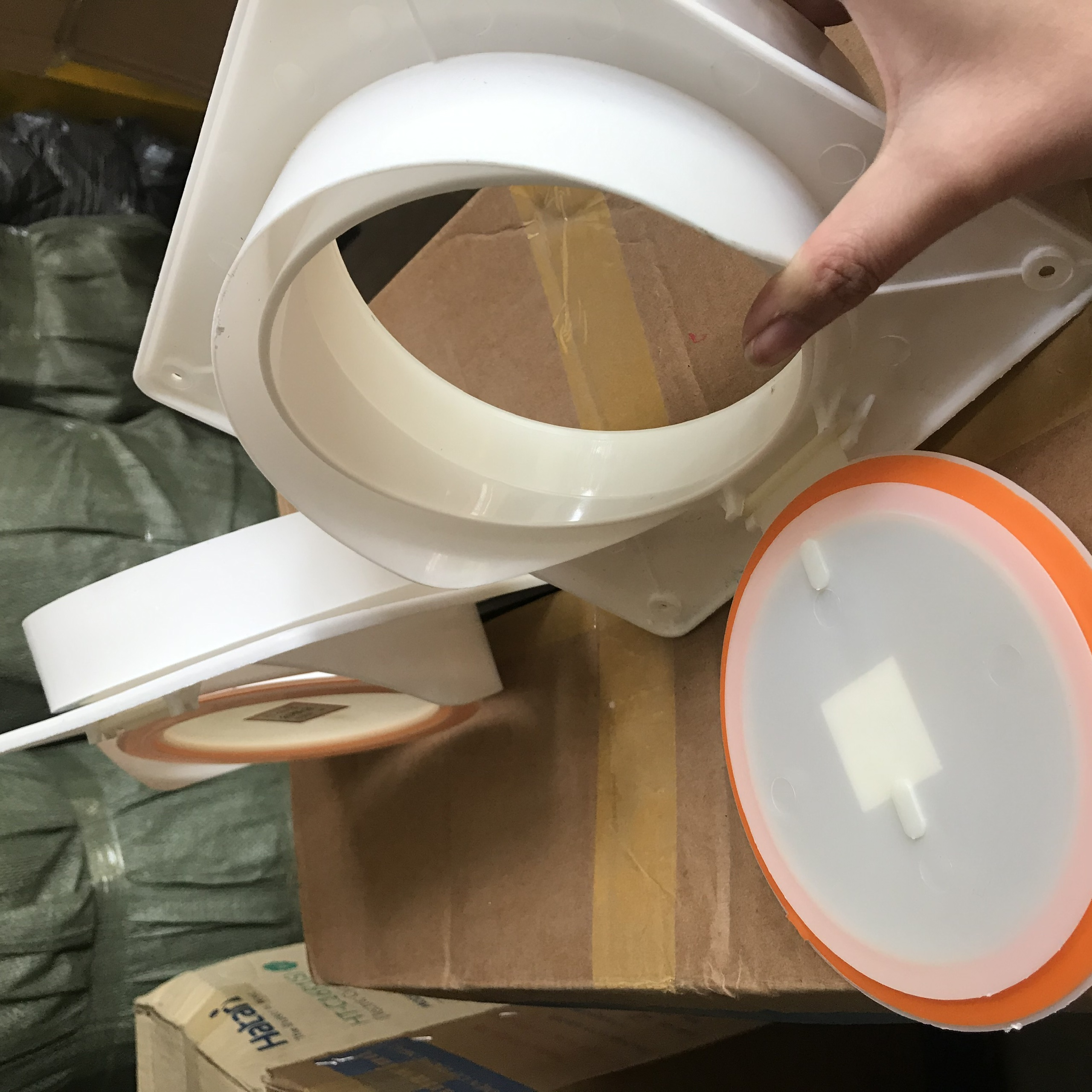 Nắp chụp ống máy hút mùi khói, van thông gió dẫn mùi cho nhà bếp