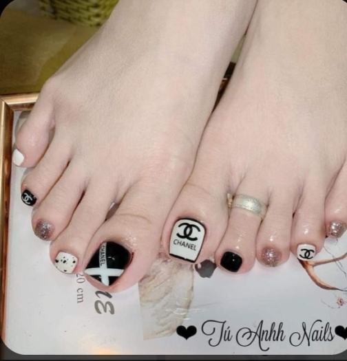 100+ mẫu nail chân màu trắng nhẹ nhàng, Hot Trend 2024