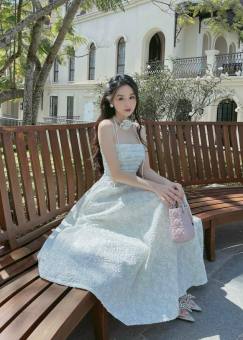 Đầm 2 dây gấm tapta xoè kèm dây cổ đính hoá màu y hình cao cấp T1087