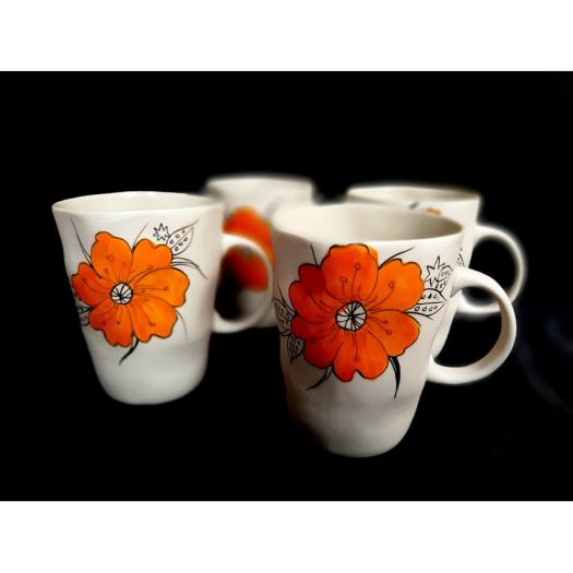 CỐC MÉO VẼ HOA SẢN PHẨM VẼ TAY THỦ CÔNG TẠI XƯỞNG GỐM SỨ AUTHENTIC BÁT TRÀNG