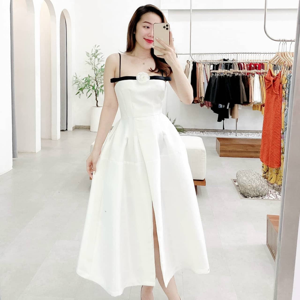 Đầm Nữ Thiết Kế Dài 2 Dây Dáng Xòe Chất Liệu Tapta Sang Trọng Tinh Tế Thời Trang HARI