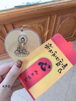 Lá bồ đề in hình phật dát vàng