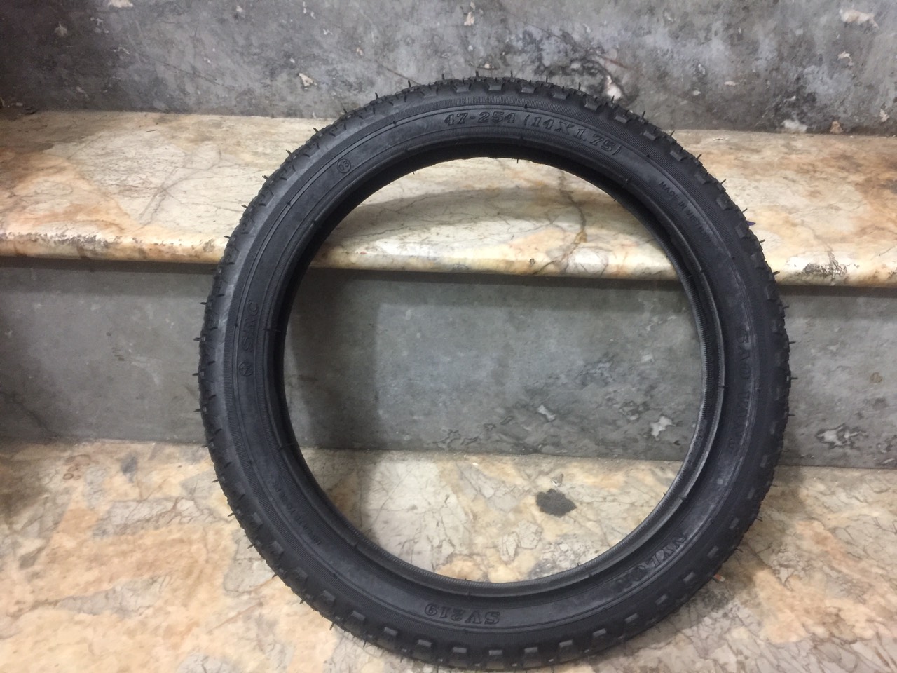 Vỏ, lôp xe đạp trẻ em 14x1.75 sao vàng