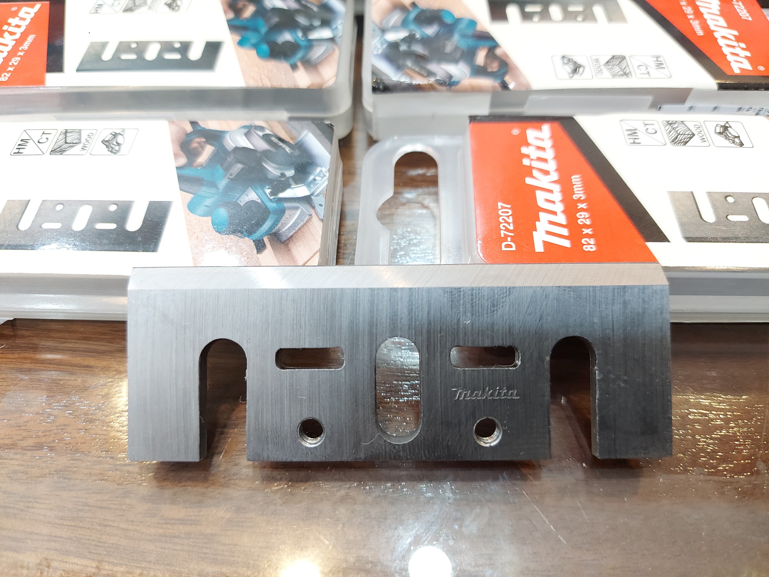 Lưỡi bào gỗ hợp kim makita d-72207 - tc planer blade - hm/ct - 82mm x 3mm x 29mm - 2 cái/bộ - máy bào cầm tay/các loại gỗ cứng -
