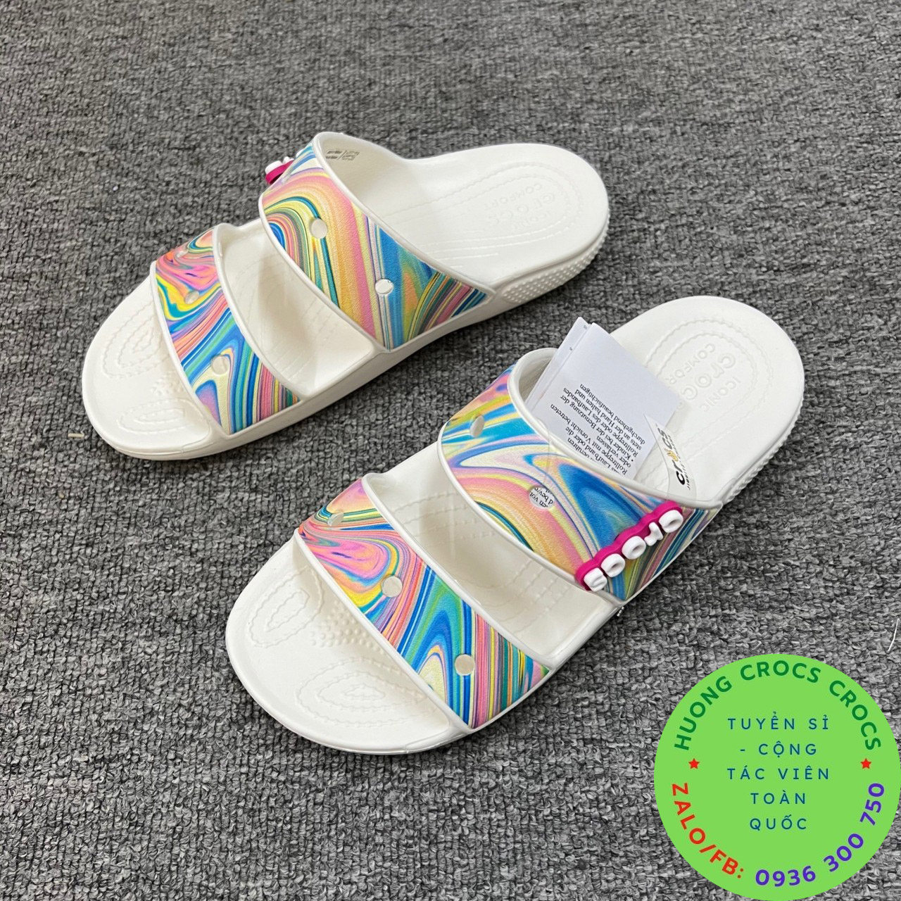 Dép lê nhựa đi mưa crocs 2 quai ngang họa tiết cầu vồng cho nữ