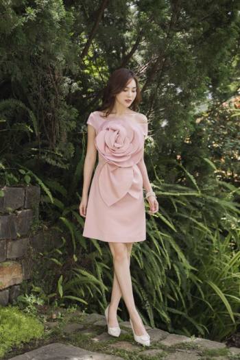 Váy Đầm - Pink Square Neck Midi Raw Dress