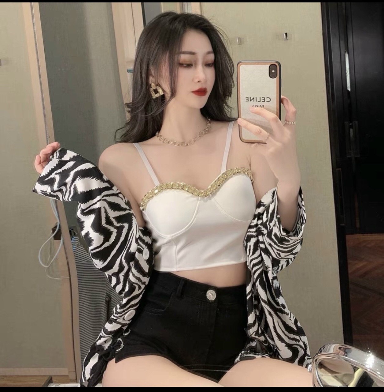 Áo kiểu nữ mod ngực phối kèm dây xích mẫu mới siêu hot