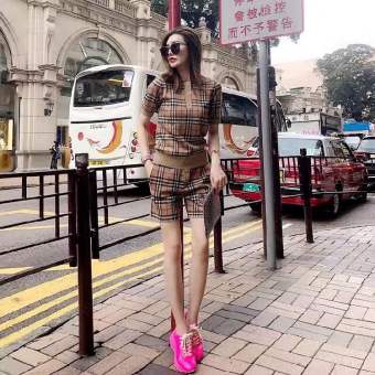 Bộ Đồ Thời Trang Đơn Giản Cho Nữ Bộ Đồ Hai Mảnh Ngắn Tay Cổ Polo Kẻ Sọc Cổ Điển + Quần Đùi Thường Ngày Khảm Kim Cương Dệt Kim Cho Nữ Mùa Hè 2022 Phong Cách Mới