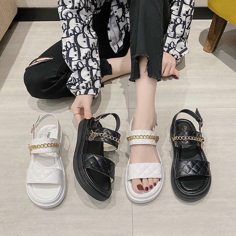 Dép sandal nữ quai ngang đế bằng viền xích cá tính
