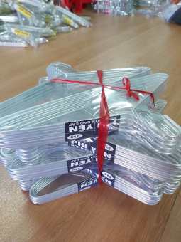 100 MÓC TREO NHÔM NGƯỜI LỚN MẪU TRÒN CỔ ĐIỂN HÀNG DÀY.