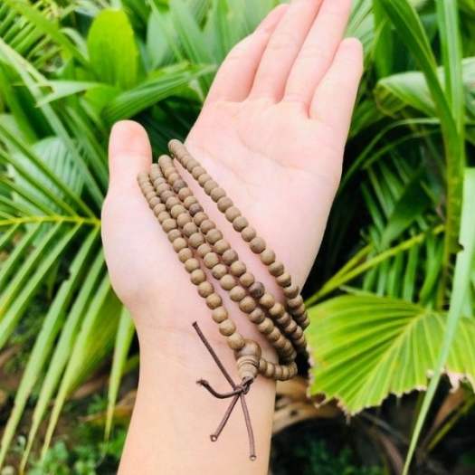 Vòng tay trầm hương 216 hạt cao cấp 4mm, Tốc tự nhiên