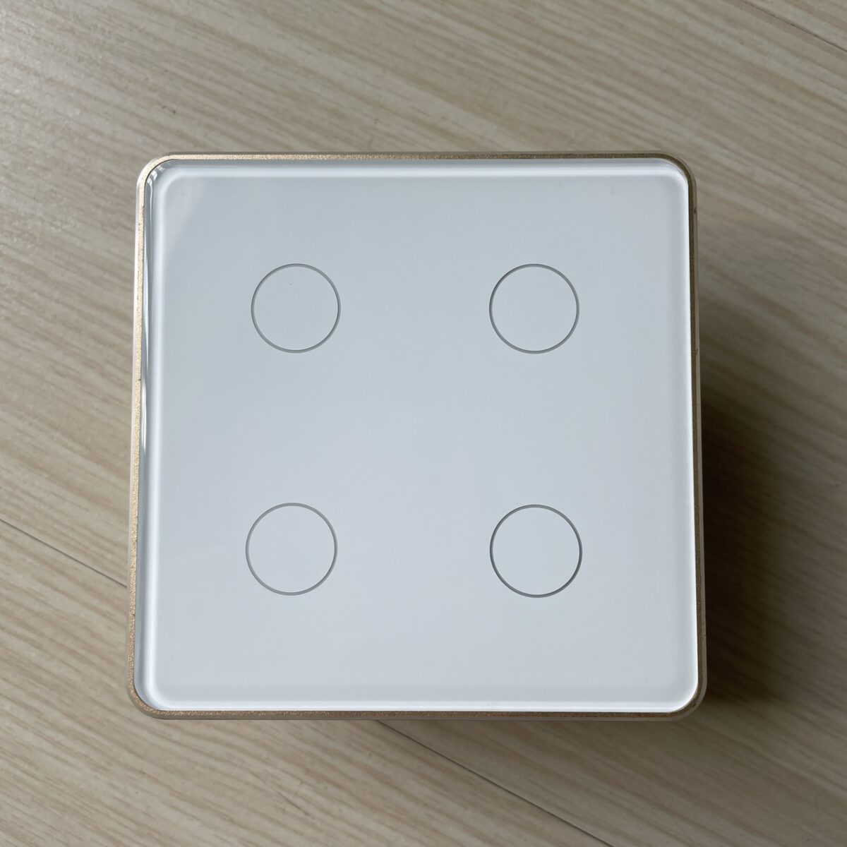 Công tắc tuya zigbee vuông, Công tắc thông minh viền nhôm vàng