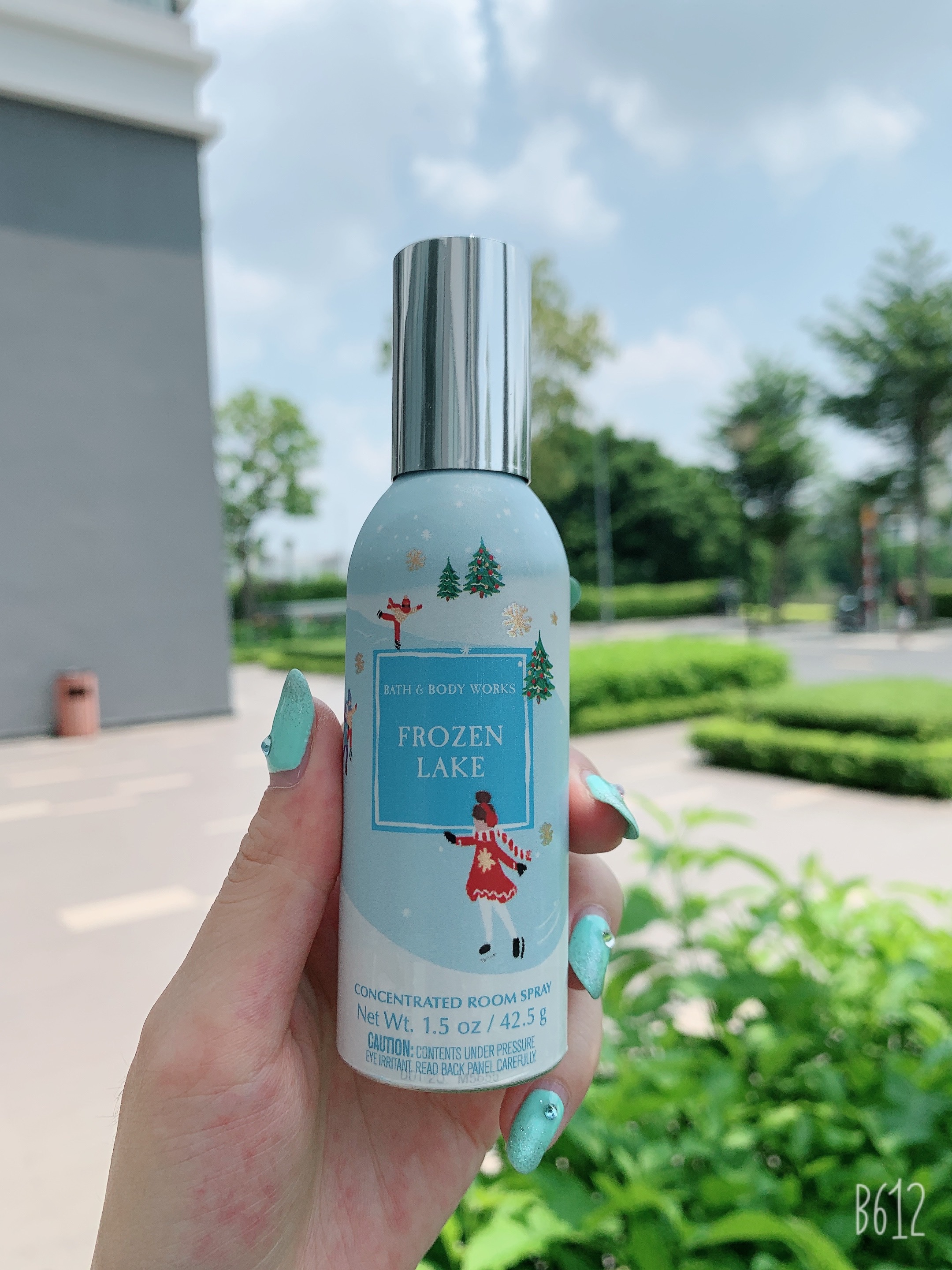 [Hàng bill Mỹ] Xịt thơm phòng Bath & Body Works Concentraded Room Spray hương Frozen Lake 42.5g