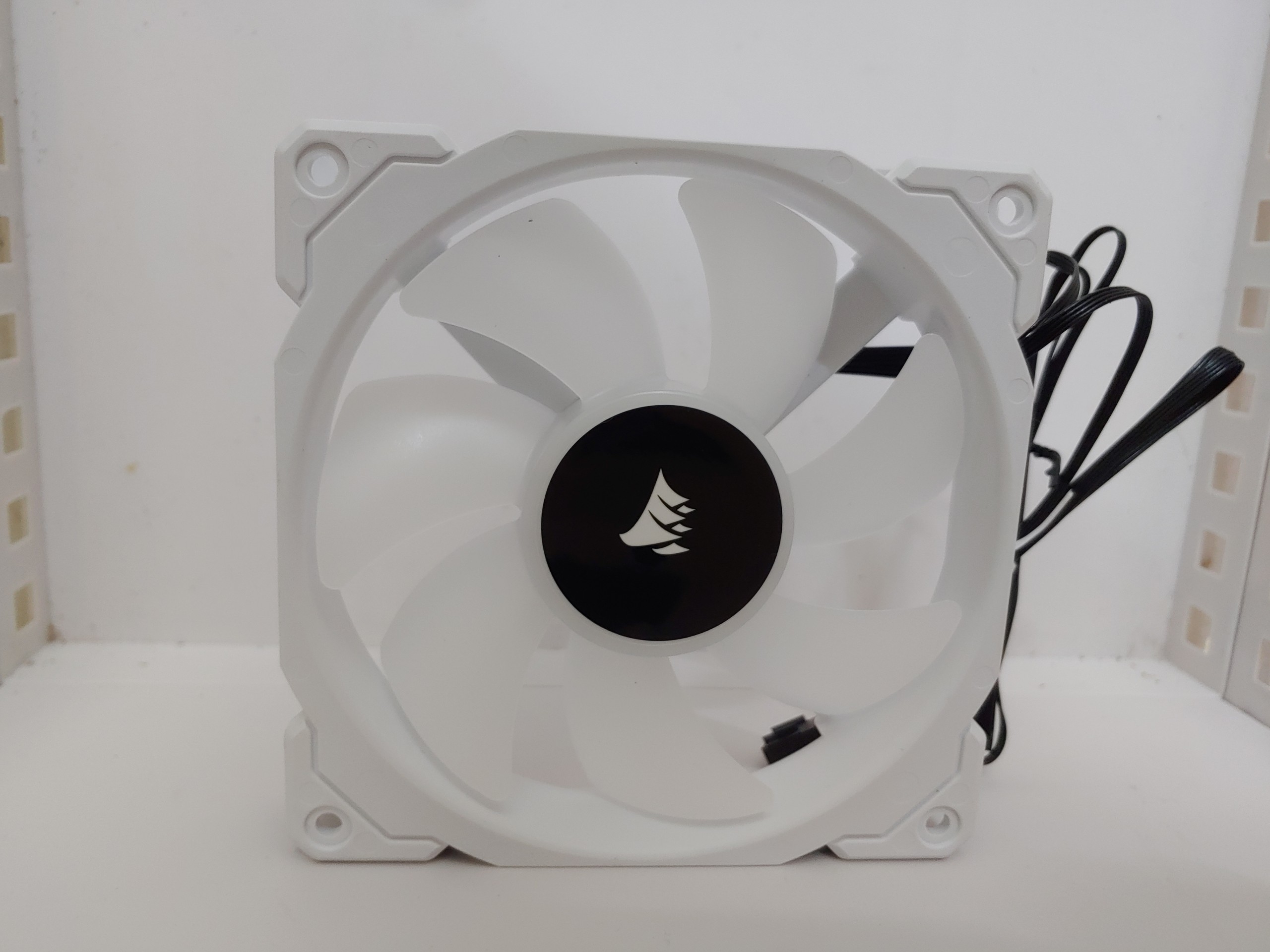 Quạt tản nhiệt Corsair trắng RGB