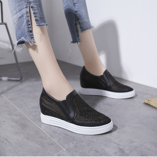Giày slip on đế độn phối lưới nạm hột màu đen