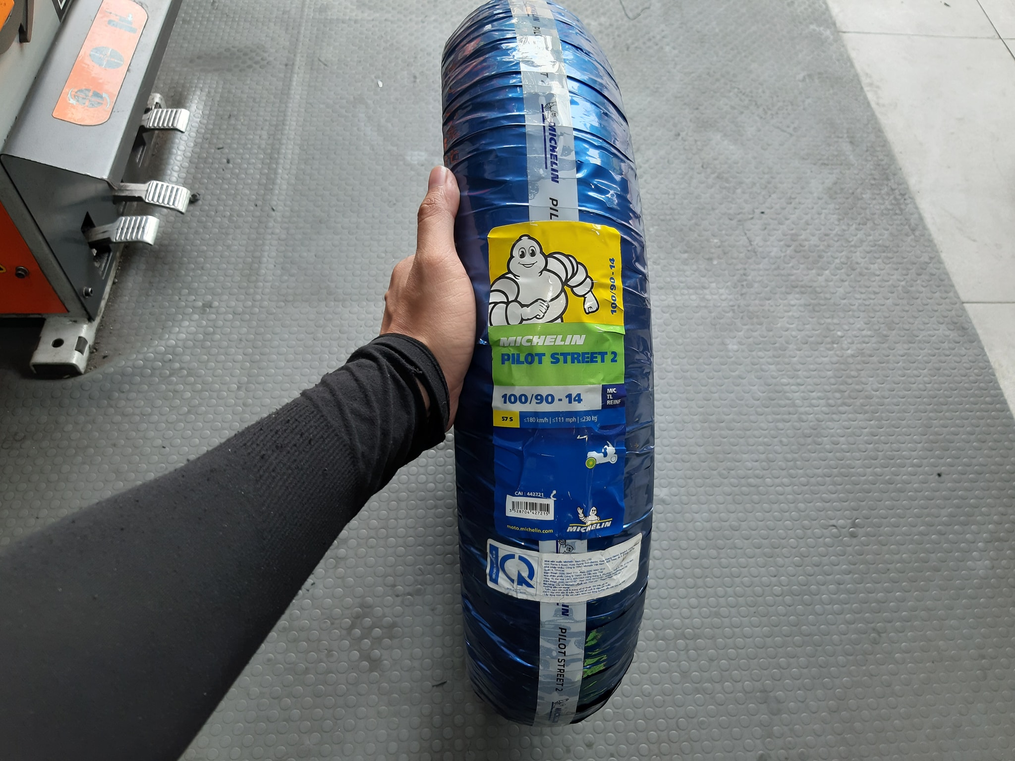 Vỏ michelin 100/90-14 pilot street 2