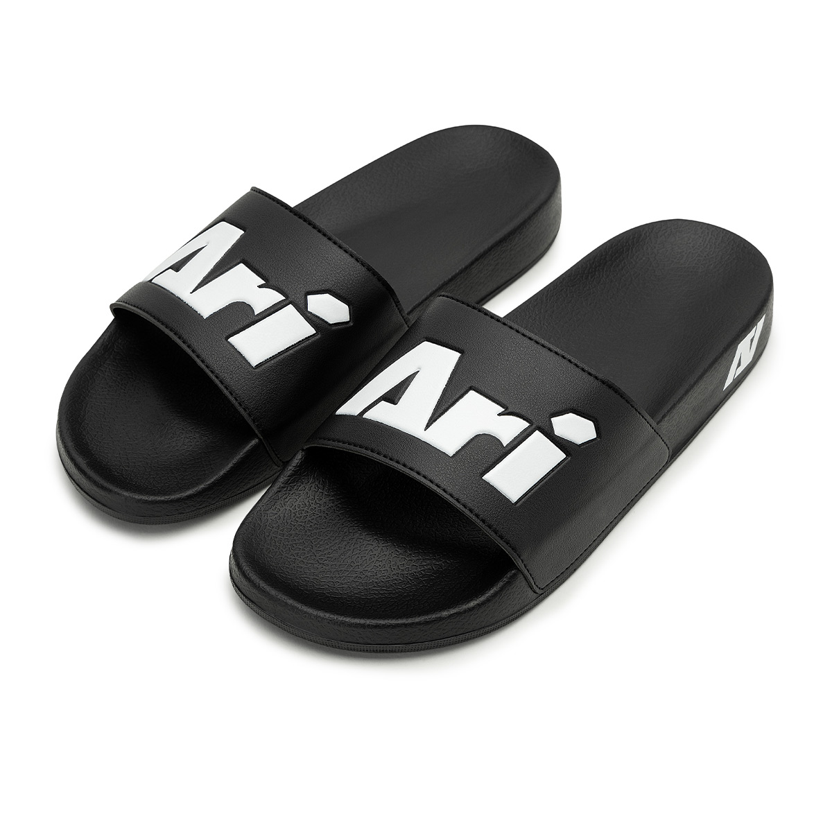 ARI SLIDE SANDALS - BLACK/WHITE รองเท้าแตะ อาริ SANDALS สีดำ ราคา 650 บาท*ส่งฟรี