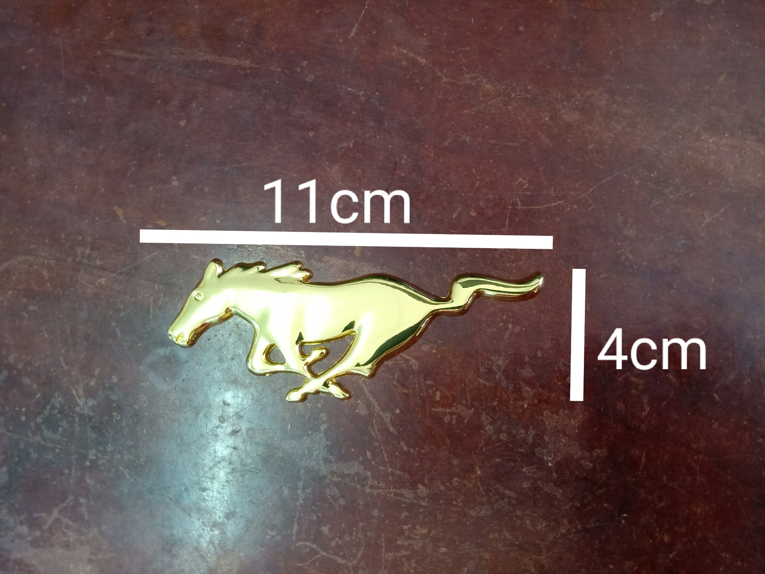 Bộ 2 Tem 3D KIM LOẠI NGỰA nhỏ màu vàng trang trí xe oto.