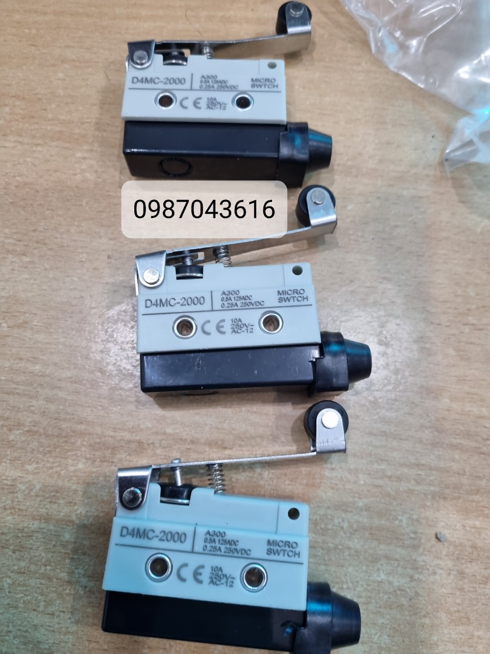 Công tắc hành trình d4mc-2000 250vac-10a