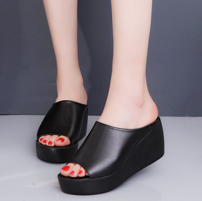 Dép đế xuồng quai da