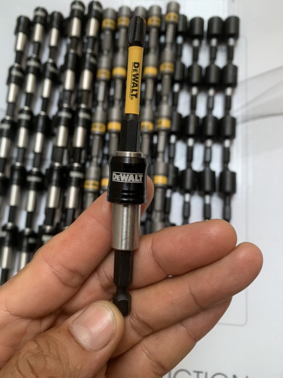 Đầu nối vít dewalt chính hãng có gài kèm 1 mũi vít ph2 dài 25mm