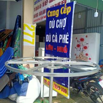 Vòng tròn và chân xếp treo quần áo