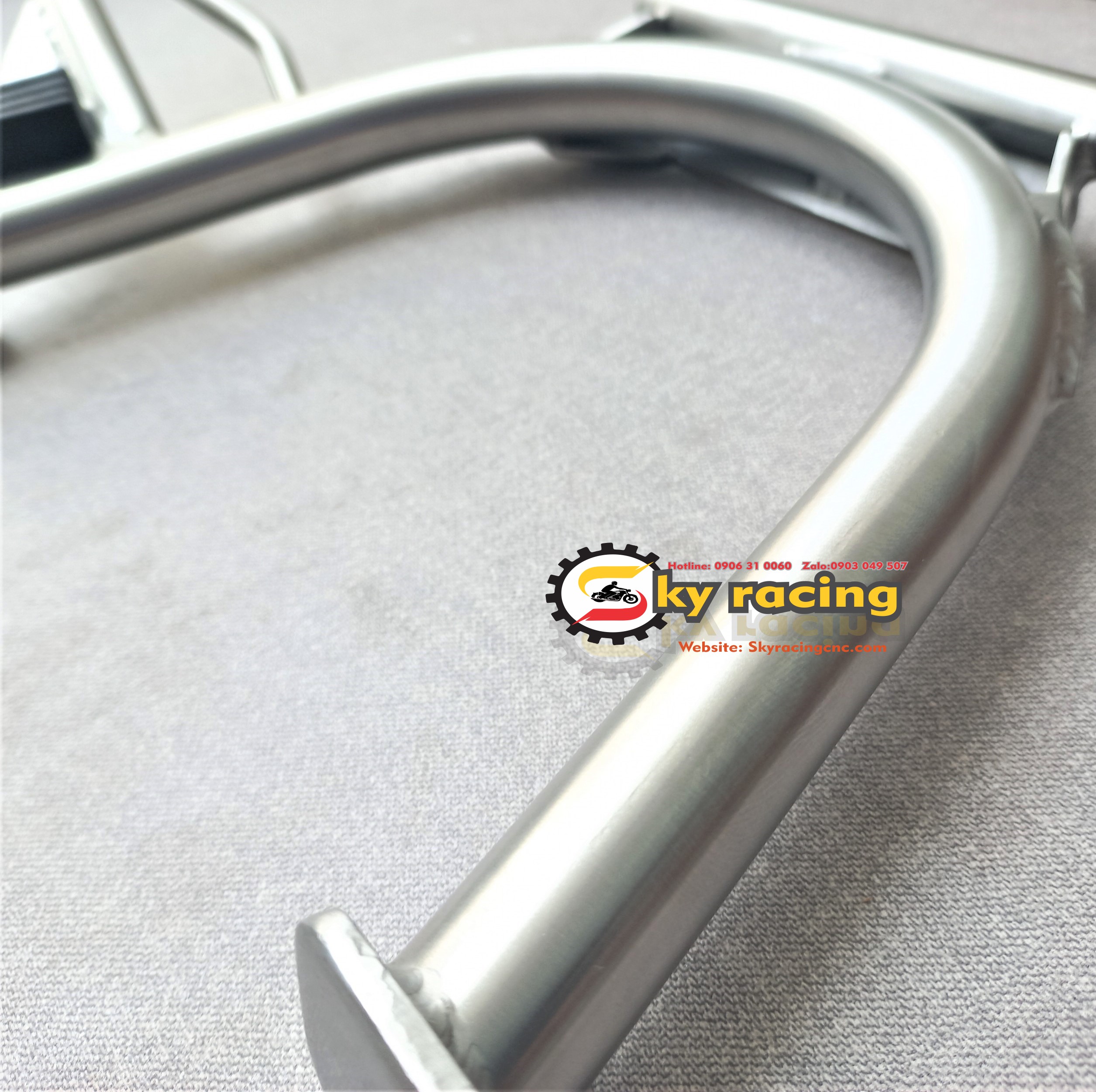 Chống đứng chuẩn inox 304 cnc gắn cho xe vario 125 - 150… chống đặc rất chắc tay