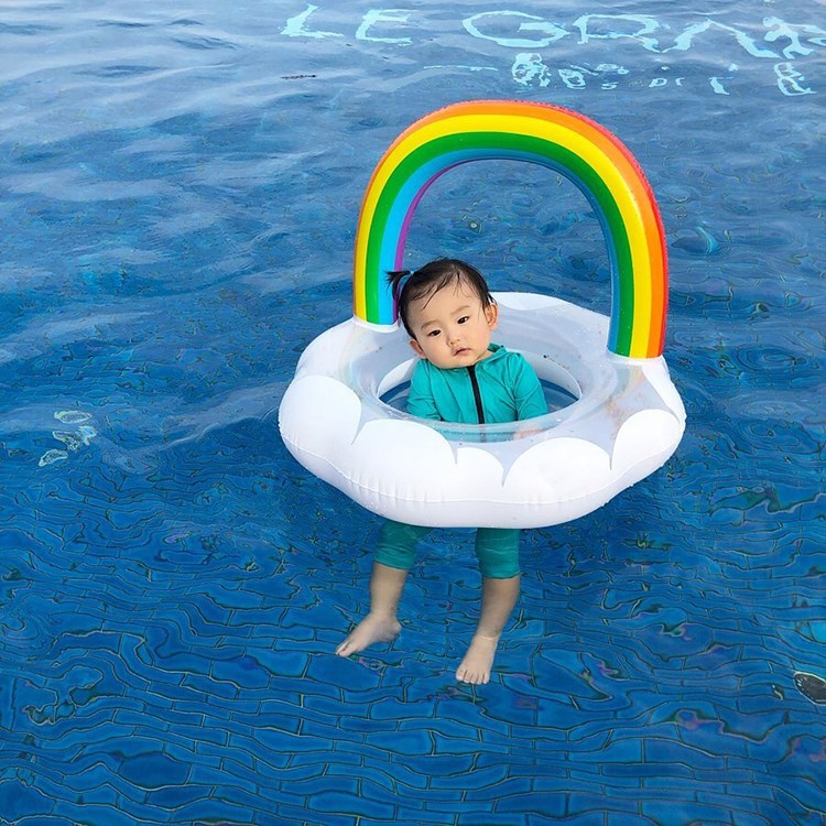 Phao bơi cho bé kogano phao bơi trẻ em xỏ chân chống lật an toàn bơi lội hình cầu vồng cực yêu ss-001262