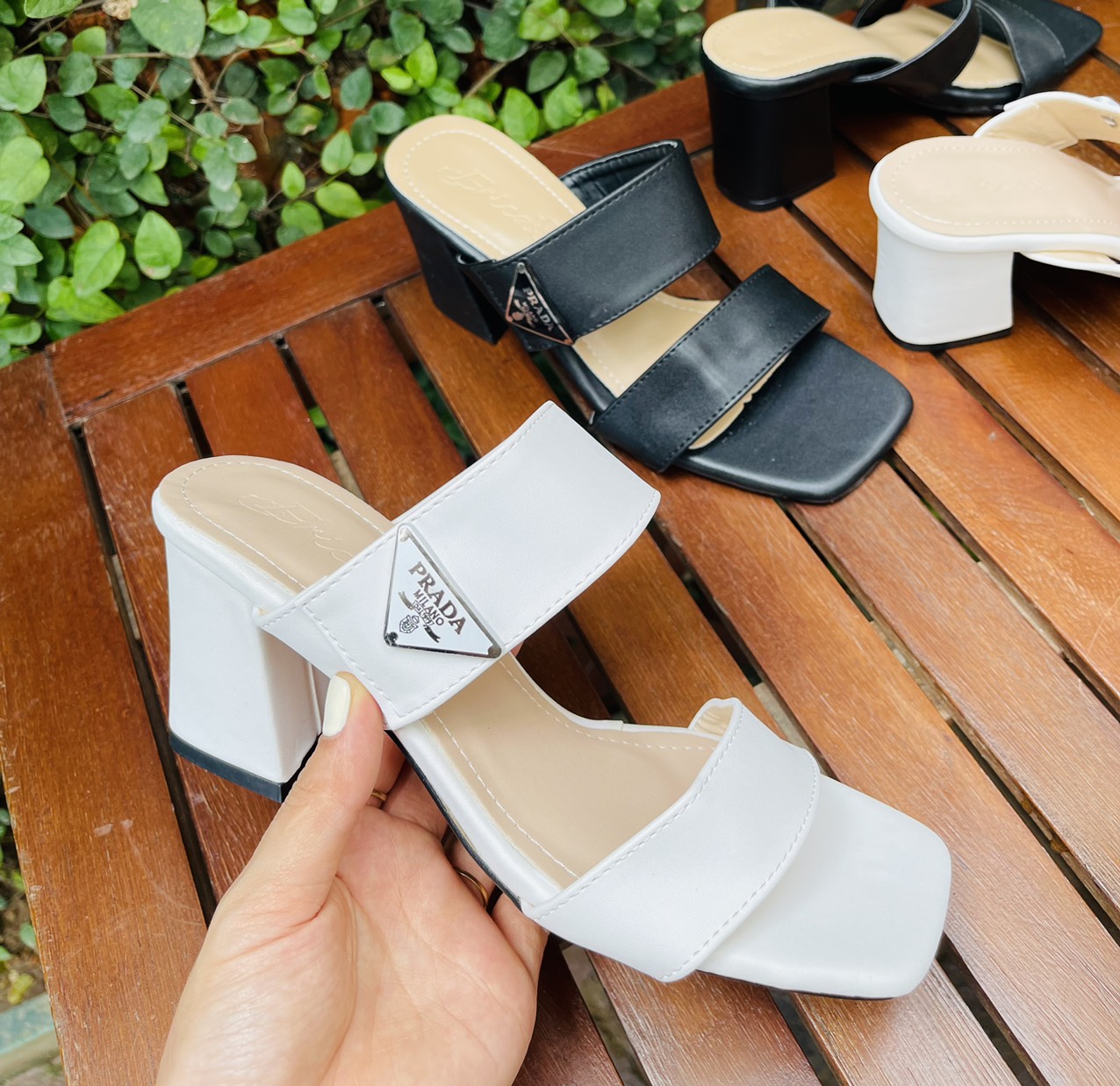 Guốc da mịn quai 2 cầu khuy tam giác cạnh gót trụ to - 7P