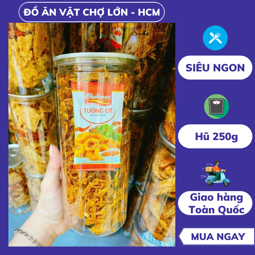 Mực xé tẩm gia vị được làm từ những con mực khô đem đi cán mềm, tẩm ướp gia vị rồi xé sợi, sau đó sấy khô nên rất mềm, dễ ăn, mực khô, mực cán, mực xé, đồ ăn vặt