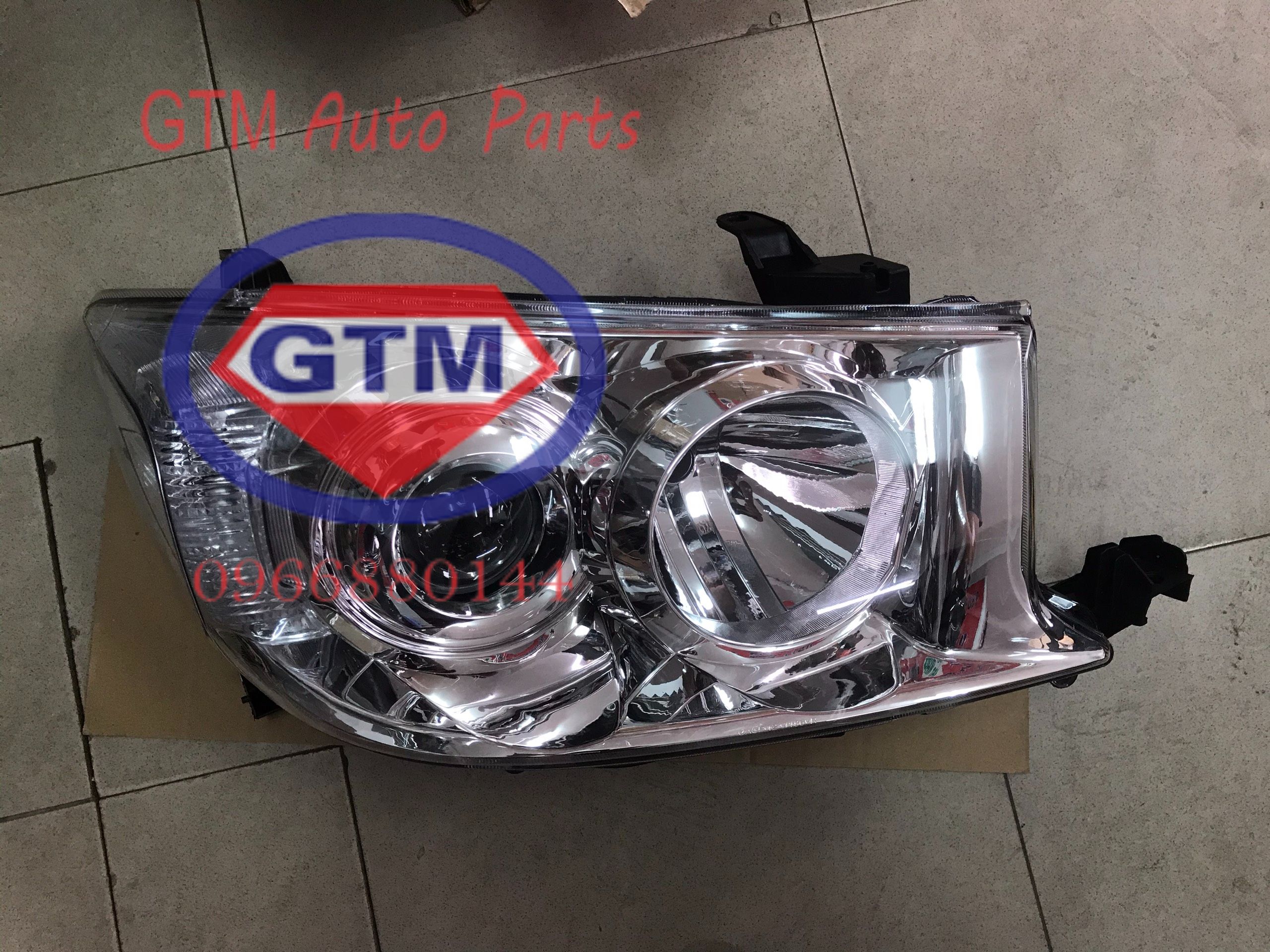 Đèn pha fortuner 2008