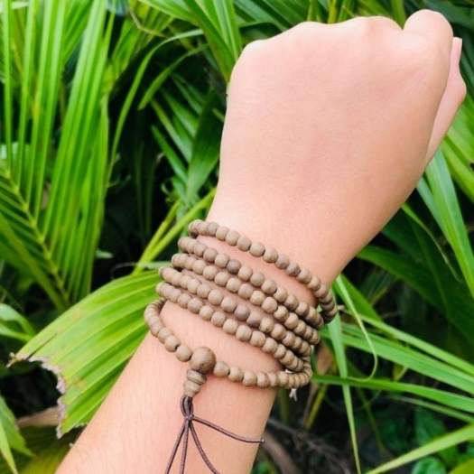 Vòng tay trầm hương 216 hạt cao cấp 4mm, Tốc tự nhiên
