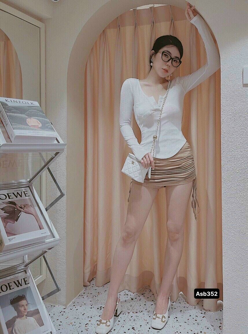 HOT Áo thun Croptop nữ Madela dài tay dài dáng ôm nữ , Áo croptop dài tay nữ ôm body cổ vuông. SGR