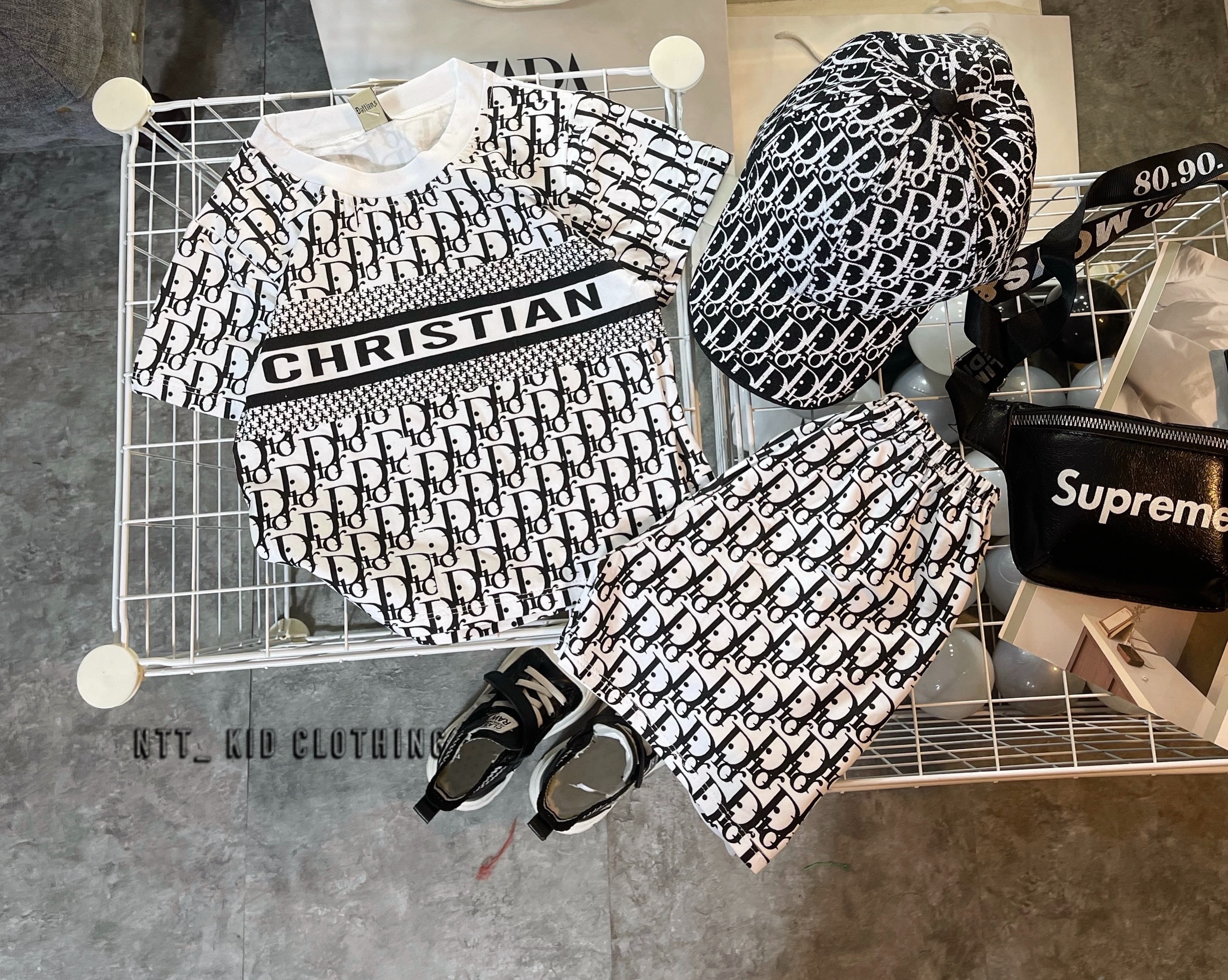 Sét dior 3 chi tiết cotton kèm mũ bé diện hè cực chất