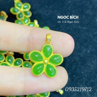 MẶT DÂY CHUYỀN CỎ 5 LÁ NGỌC BÍCH đem lại nụ cười và sự hạnh phúc cho người đeo