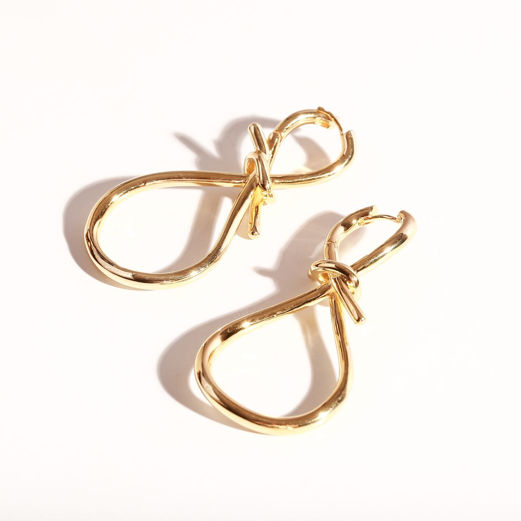 SWAN - Gold Twist Earring ต่างหูเงินแท้ เงินเกลี้ยง ราคา 3,150 บาท*ส่งฟรี