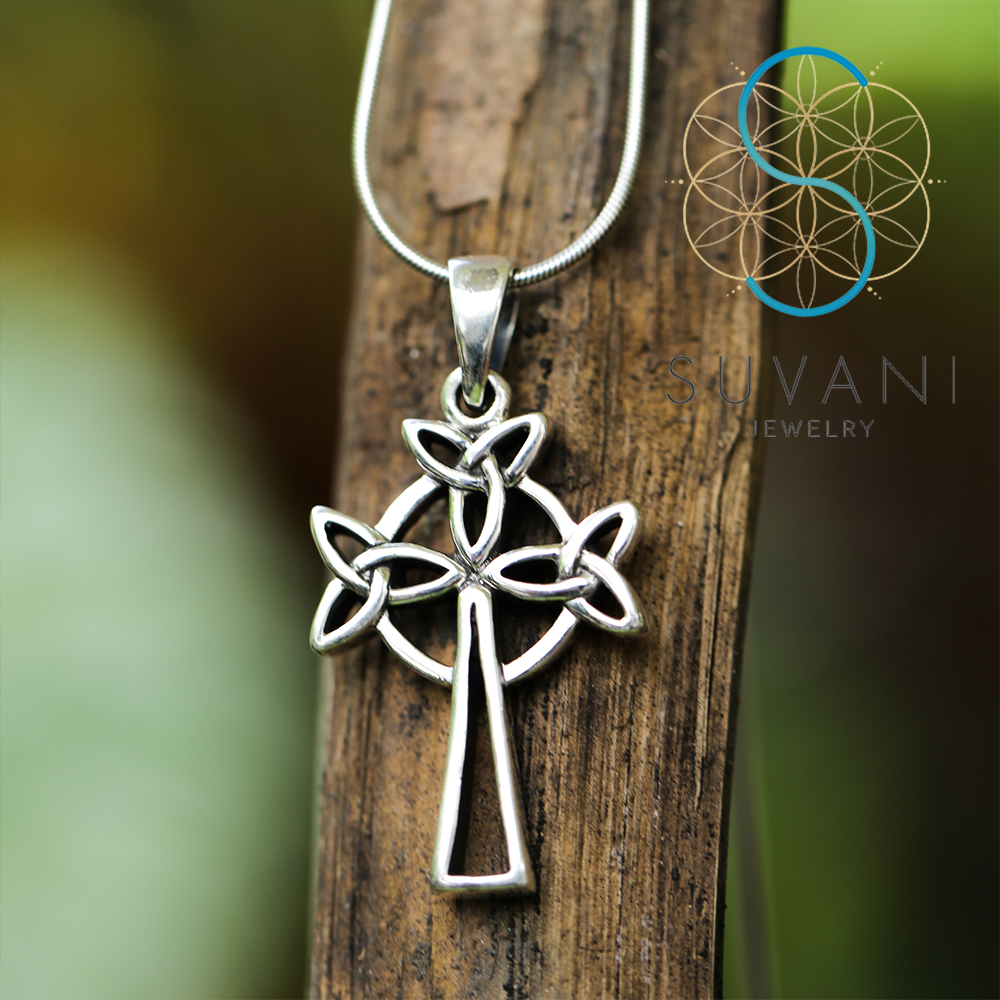 SUVANI 925 Sterling Silver Trinity Triquetra Celtic Knots Symbol Cross Unisex Pendant Necklace, 18 inches ราคา 650 บาท*ส่งฟรี