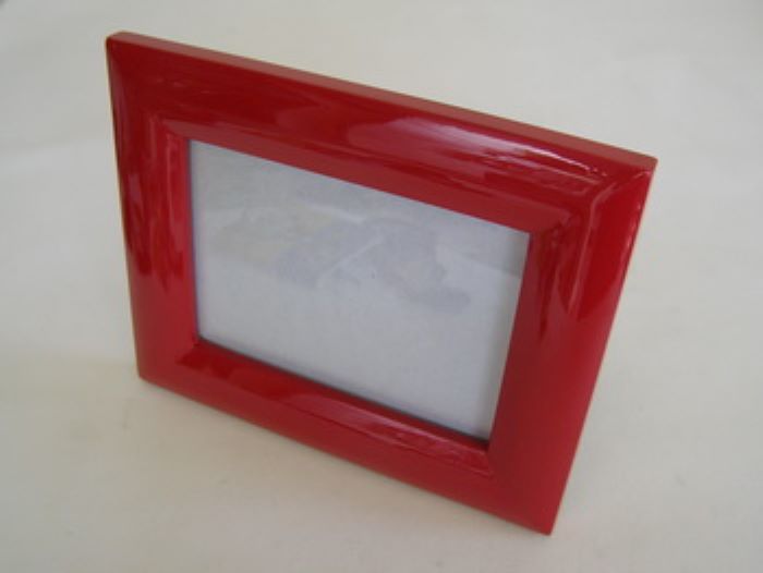 Khung hình sơn mài màu đỏ bóng , kích thước 20x25cm