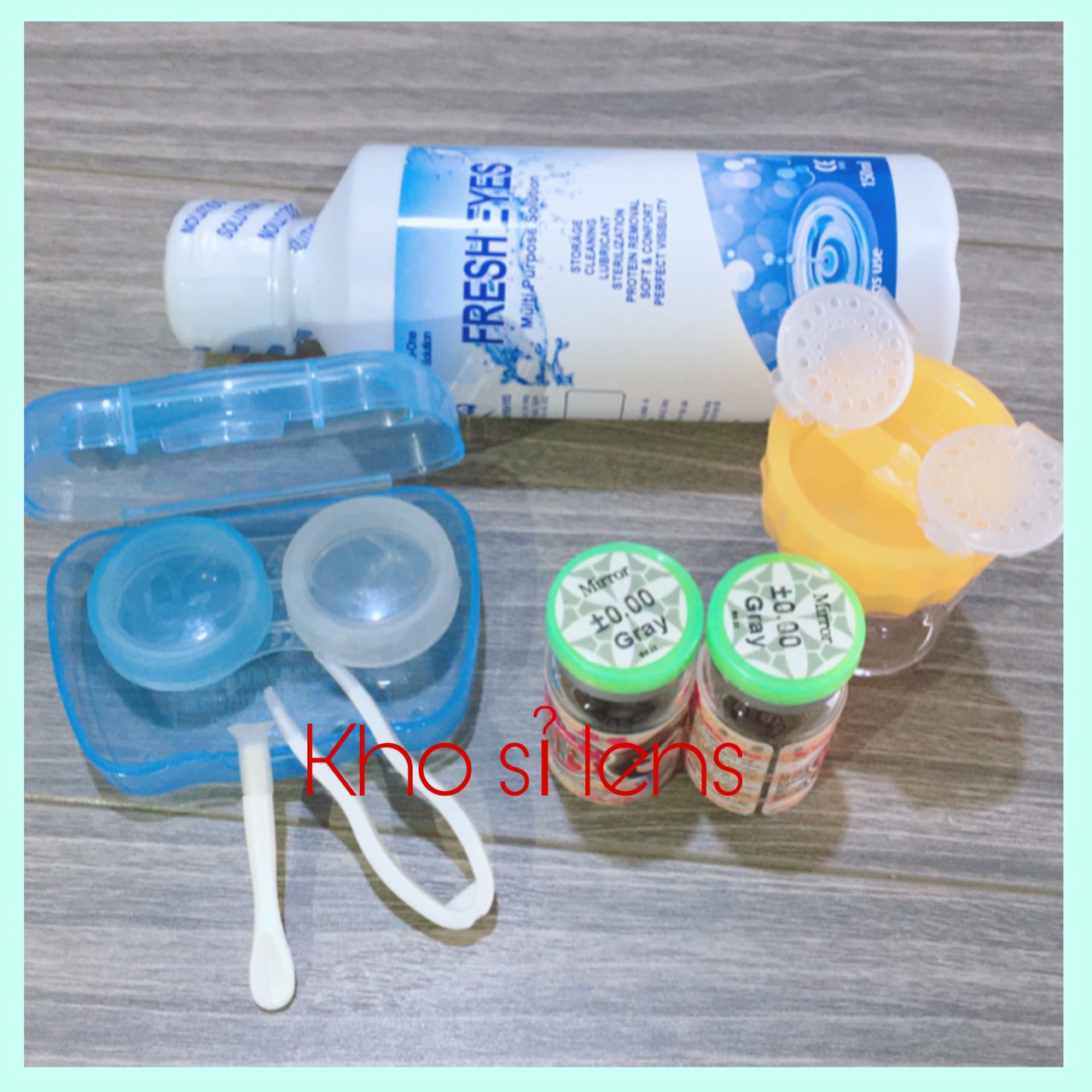 Combo gồm 1 chai ngâm + 1 cặp lens +1 cốc rửa + 1 khay gương dụng cụ đeo khách được chọn màu lens
